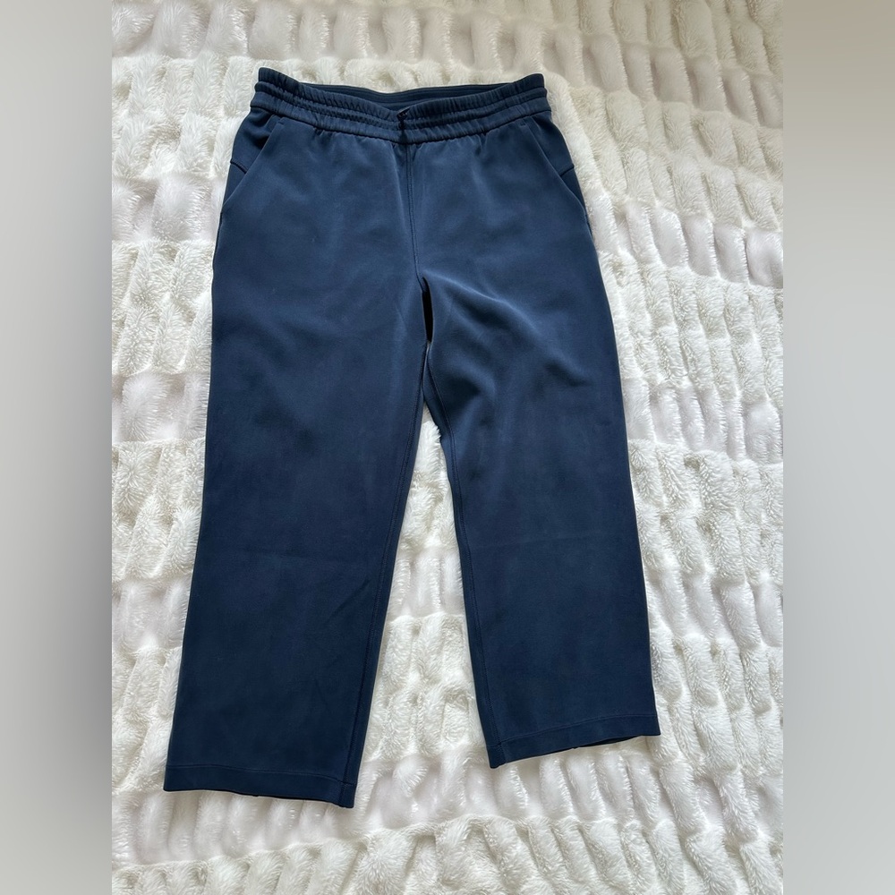Lululemon Softstreme Crop Pant Women’s Size 8 Navy Blue Like New